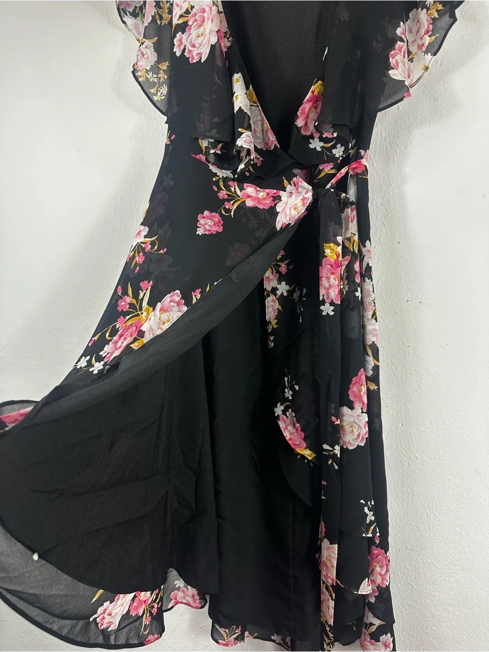 WAYF Palermo Floral Flutter Short-Sleeve Midi Dress - Black with Pink Floral